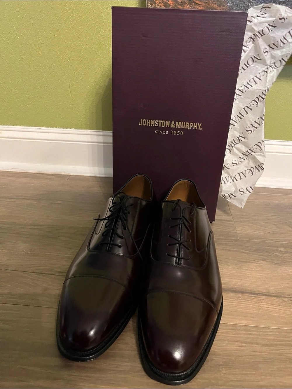 Johnston & Murphy Men’s Cap-Toe Oxfords in Dark Brown/Chestnut